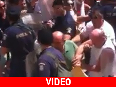 Τα ΜΑΤ έσωσαν τον βιαστή του σκύλου -αναβρασμός στους φιλόζωους