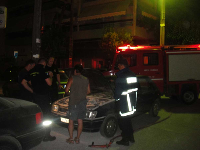 Όχημα τυλίχτηκε στις φλόγες εν κινήσει