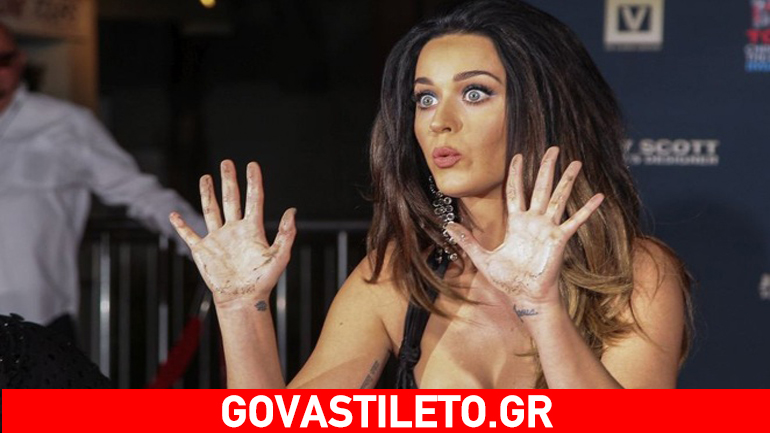 Katy Perry: Με αβυσσαλέο ντεκολτέ και λερωμένες με τσιμέντο παλάμες έκλεψε την παράσταση!
