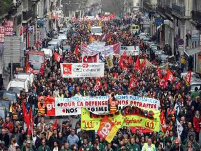 Η ΑΔΕΔΥ συμπαρίσταται στους Γάλλους εργαζομένους