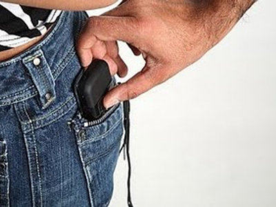 Δημοσιογράφος έκλεψε το κινητό δημοσιογράφου και την εκβίαζε!