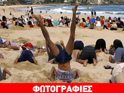 Αυστραλία: Μιμούνται… τη στρουθοκάμηλο για να διαμαρτυρηθούν για την κλιματική αλλαγή