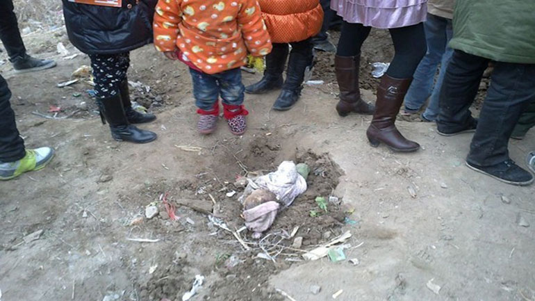 Σαν… “αληθινή” ταινία φρίκης: ανακάλυψαν πτώματα 5 βρεφών στη Γαλλία