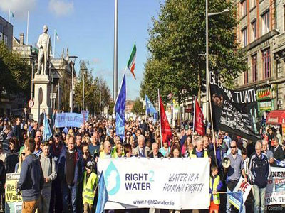 Οι Ιρλανδοί λένε όχι στη χρέωση του νερού