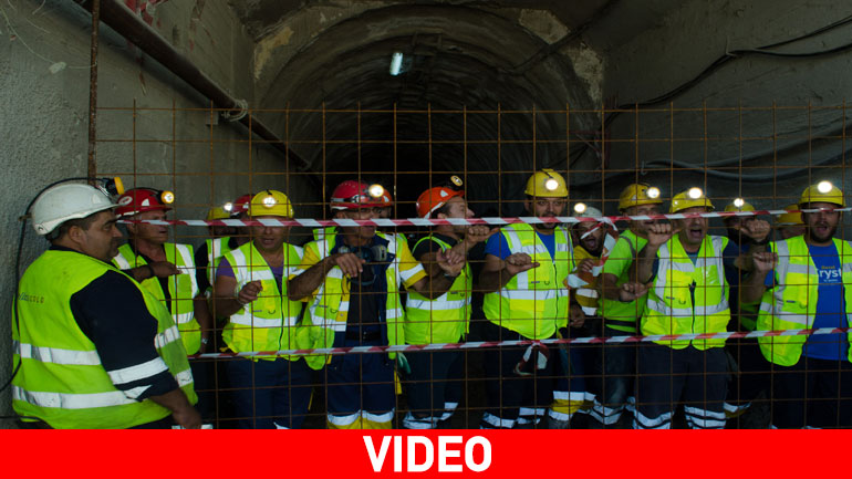 Οι μεταλλωρύχοι ταμπουρώθηκαν στις στοές των Σκουριών και αρνούνται να αποχωρήσουν