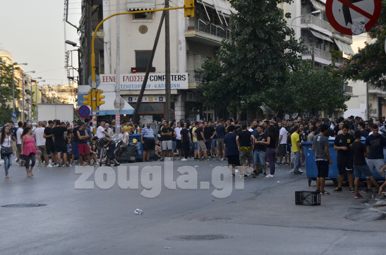 Συλλαλητήριο διαμαρτυρίας -ένα από τα πολλά- των οπαδών του ΑΡΗ κατά τη διάρκεια της ΔΕΘ.