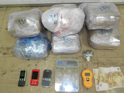 Πιάστηκαν στα «πράσα» έμποροι ναρκωτικών