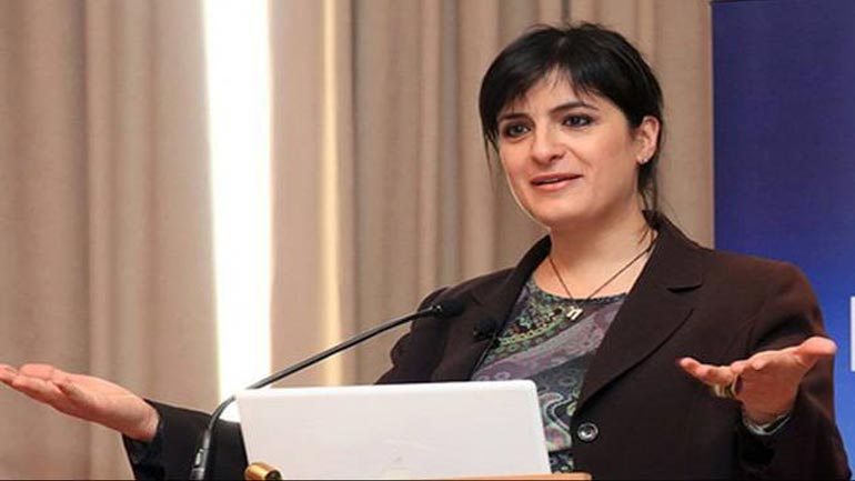 Σοβαρά ερωτήματα σχετικά με την πιθανότητα συνεργασίας της Ε. Παναρίτη με πολυεθνική