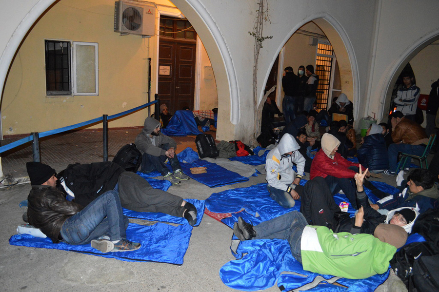 Μετανάστες στοιβαγμένοι στην Κω