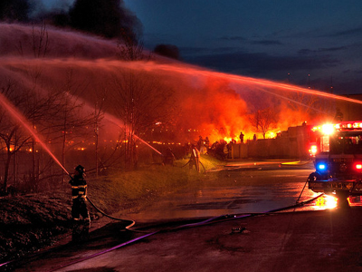 Σκληρές μάχες με τις φλόγες στο Νιου Τζέρσεϊ