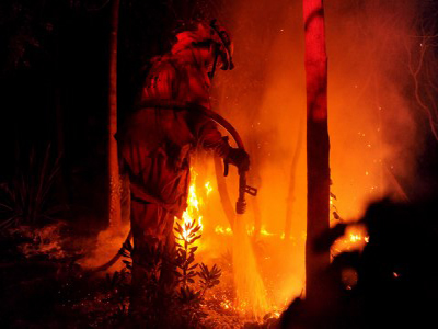 Μεγάλη πυρκαγιά σε Εθνικό Πάρκο της Καλιφόρνια – εκκενώνονται οικισμοί