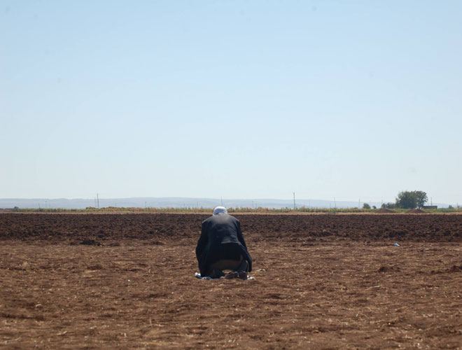 Κούρδος, ελάχιστα χιλιόμετρα μακριά από το Κομπανί, προσεύχεται η πόλη να μην παραδοθεί στους τζιχαντιστές