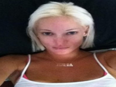 Η Τζούλια δεν διστάζει να ποζάρει χωρίς μακιγιάζ…