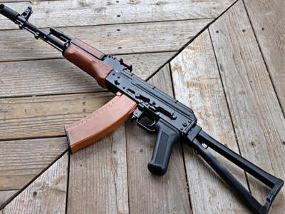 Βρέθηκε καλάσνικοφ κάτω από βράχο στα Χανιά