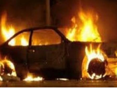 Εμπρηστική επίθεση σε όχημα στο Παλαιό Φάληρο Εμπρηστική επίθεση σε όχημα στο Παλαιό Φάληρο