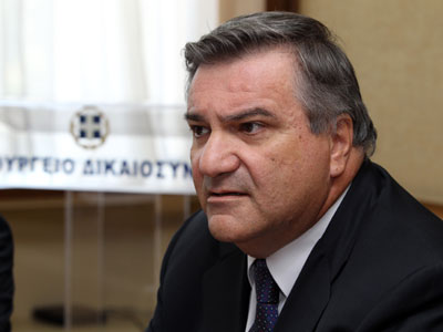 Ρυθμίσεις για υιοθεσίες «εξπρές» και από ομοφυλόφιλα ζευγάρια