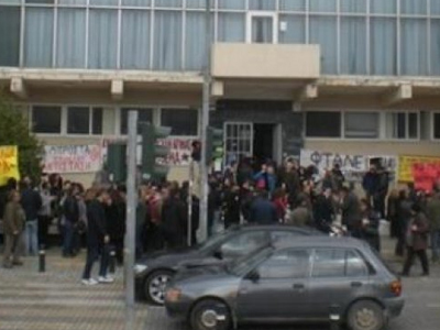 Συνεχίζουν τις κινητοποιήσεις οι εργαζόμενοι στο δήμο Ρεθύμνου