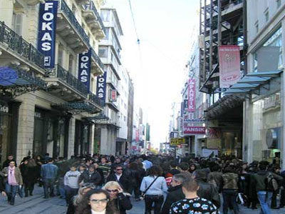 Αναστέλλεται η απεργία των εργαζομένων στα καταστήματα