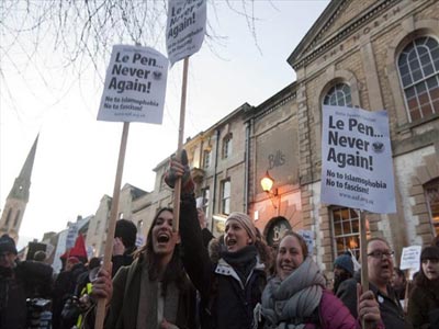 Διαδήλωση στο Πανεπιστήμιο της Οξφόρδης κατά της Μαρίν Λεπέν