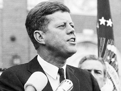 Απόδοση τιμών στον Κένεντι από Ομπάμα και Κλίντον