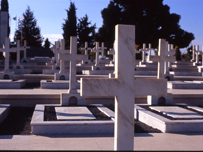 Έβαλαν στο στόχαστρο την περιουσία κοιμητηρίου!