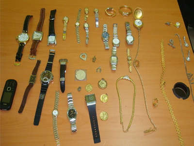 Εξαπατούσε ηλικιωμένες, τις χτυπούσε και τις λήστευε