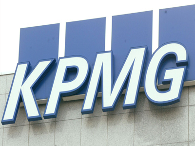 Χωρίς αύξηση ένας στους δύο εργαζομένους το 2011