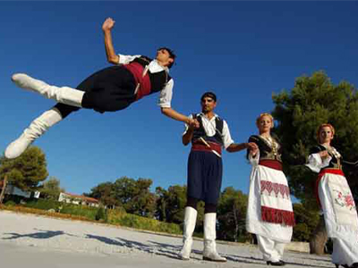 Έρχεται… βραβείο Γκίνες για κρητικό πεντοζάλι!