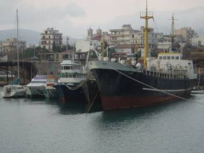 Συγκρούστηκαν μέσα στο λιμάνι του Λαυρίου
