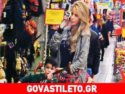 Η Ιωάννα Λίλη σε ευτυχισμένα αποκριάτικα ψώνια με τα παιδιά της