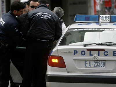 Λήστευαν πολίτες έξω από τράπεζες