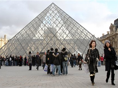 Αστυνομικά μέτρα παίρνει η Γαλλία για τους τουρίστες