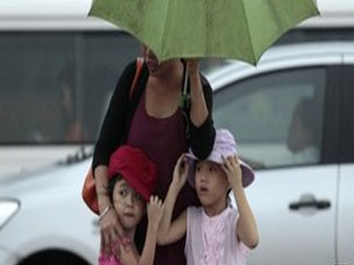 Τυφώνας πλήττει τις Φιλιππίνες -αγνοούνται ψαράδες