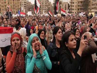 «Ψυχρός πόλεμος» μεταξύ των οπαδών του Μόρσι και του στρατού