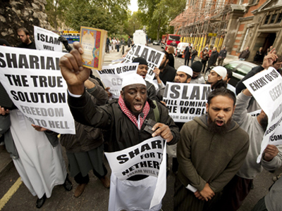 Βίαια επεισόδια στο Μπαγκλαντές για ένα… θεατρικό έργο!