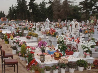 Έκλεβαν συστηματικά τα καντήλια νεκροταφείου!