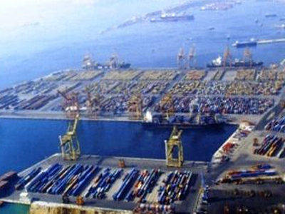 Το λιμάνι του Πειραιά εξοικονομεί ενέργεια για φωτισμό