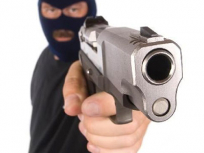 Λήστεψαν μίνι μάρκετ και διέφυγαν πεζοί…