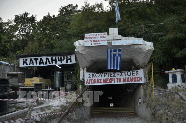 Η στοά του μεταλλείου της Ολυμπιάδας. Στο βάθος της, βρίσκονται 162 εργαζόμενοι.