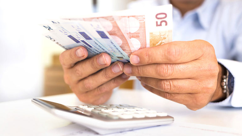 Υπερψηφίστηκε το νομοσχέδιο για τις 100 δόσεις