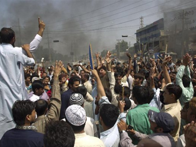 «Δίνω 100.000 δολάρια σε όποιον σκοτώσει τον βλάσφημο σκηνοθέτη»