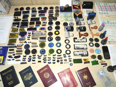 Προμήθευαν ομοεθνείς τους με πλαστά πιστοποιητικά έγγραφα