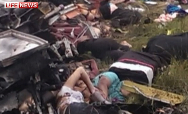 Σοκαριστικές εικόνες που μεταδίδονται από ρωσικά μέσα ενημέρωσης με τα πτώματα των επιβατών