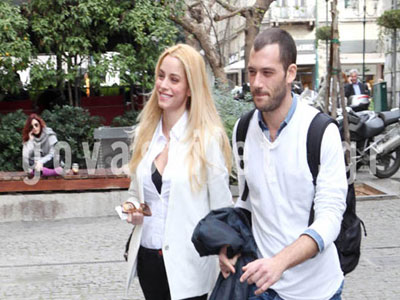 Ποια είναι η γυναίκα που μπαίνει ανάμεσα στη Δούκισσα Νομικού και τον Αντίνοο Αλμπάνη;