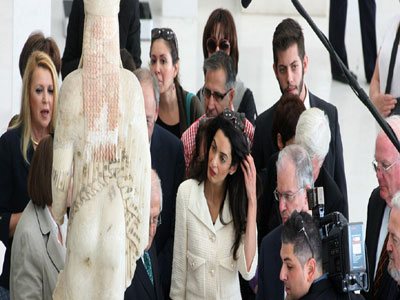 Βρετανική πρόκληση: «Αν πληρώσουν οι Έλληνες τα χρέη, τους δίνουμε τα Ελγίνεια»