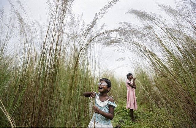 Δυο αδελφές βλέπουν για πρώτη φορά μετά από εγχείρηση στα μάτια