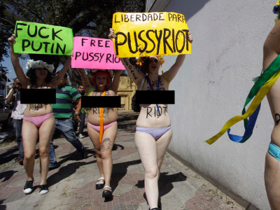 Μαζικές αποδοκιμασίες για τη δικαστική απόφαση για τις Pussy Riot