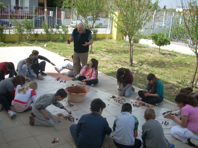 Σποροφύτευση βελανιδιάς από παιδιά στην Πεντέλη