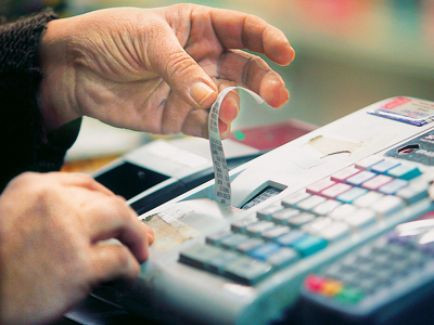 Απαλλαγή ΦΠΑ για 400.000 μικρές επιχειρήσεις και ελεύθερους επαγγελματίες