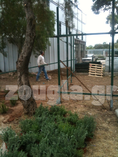 Παράλληλα με την ανάπλαση στην παραλία του Καβουρίου, κάποιοι επεδίωξαν να 'αποκλείσουν' μέρος της παραλίας